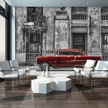 Red oldtimer in the city fotobehang Kleurmijninterieur kinderkamer jongens 