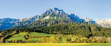 Mountain with green fields papier murales Kleurmijninterieur Tout-images